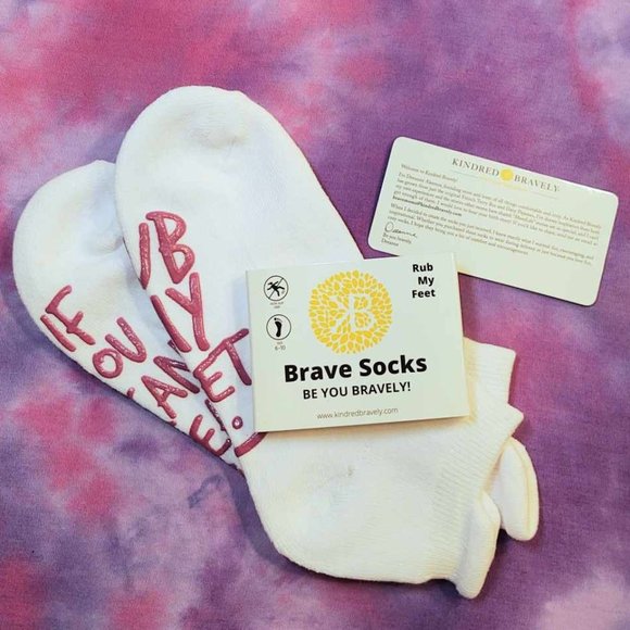 NWT Kindred Bravely Rub My Feet Grippy Socks: Size 6-10 - Picture 2 of 4
